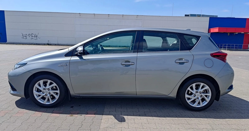 Toyota Auris cena 64990 przebieg: 97200, rok produkcji 2018 z Świnoujście małe 67